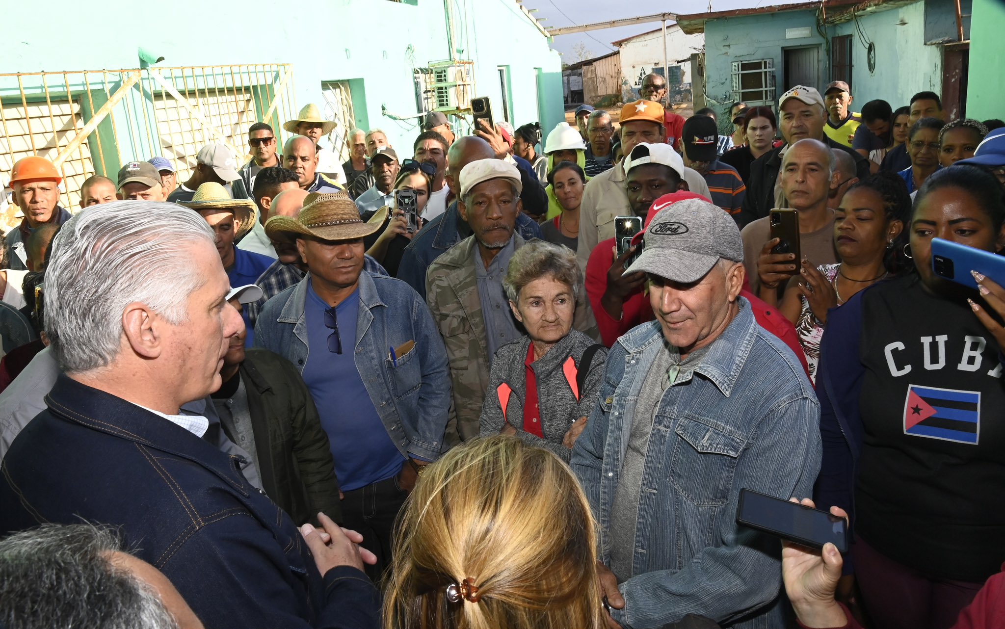 Presidente cubano chequea en Mayabeque programas sociales y proyecciones de Gobierno