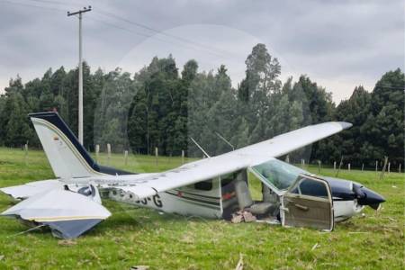 Video | Al menos dos heridos en accidente aéreo en Bojacá, Cundinamarca