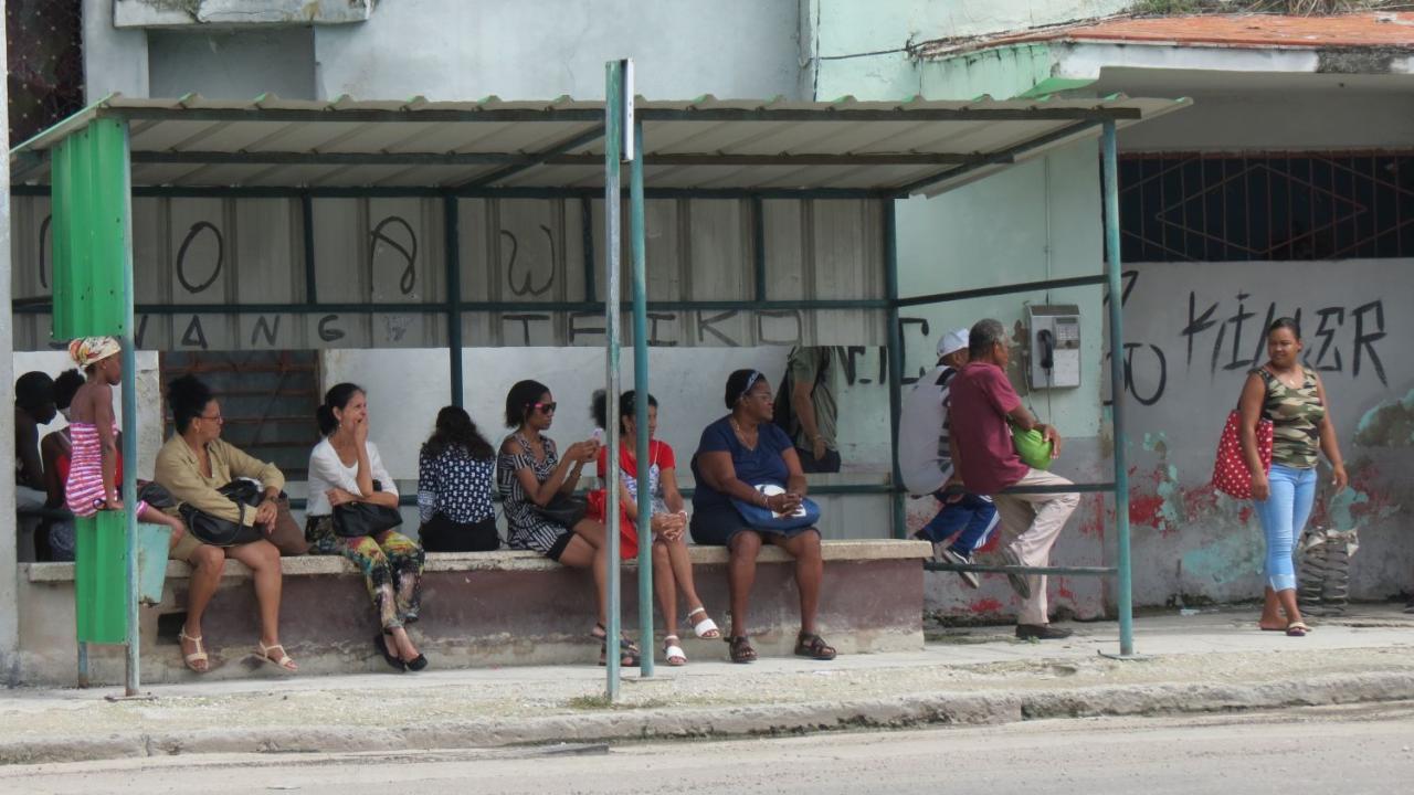 Descalabro del transporte en Cuba: los pasajeros trasladados caen un 40% en 19 años
