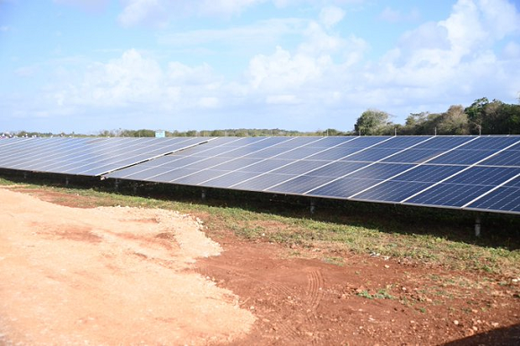 Presidente cubano inaugura parque solar fotovoltaico de Remedios, Villa Clara