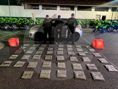 Un carro fue sorprendido en Laureles con 45 libras de marihuana, ¿cómo lo descubrieron?