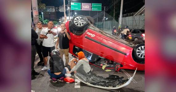 en-fotos:-dos-heridos-por-tremendo-choque-en-la-autopista-norte,-en-bello