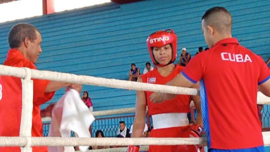 tres-derrotas-y-una-victoria-con-truco:-el-debil-debut-de-cuba-en-un-campeonato-mundial-de-boxeo-femenino