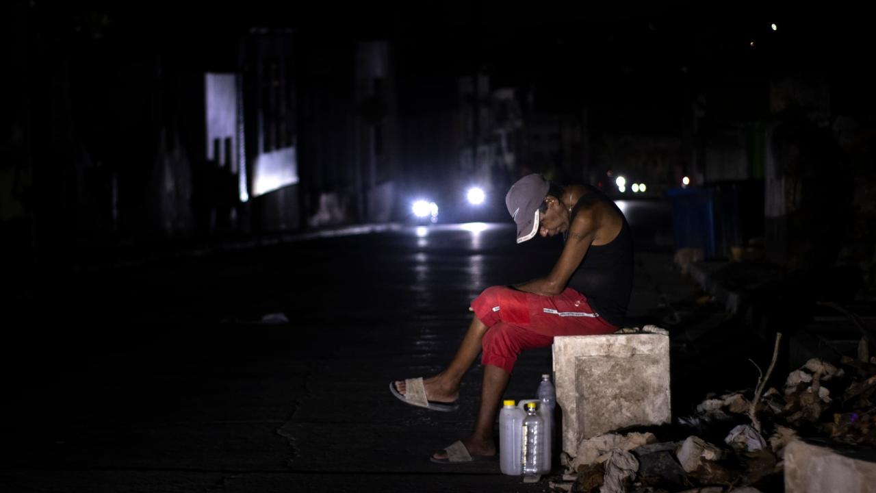 Queda restablecido el servicio eléctrico en menos de la mitad de Cuba