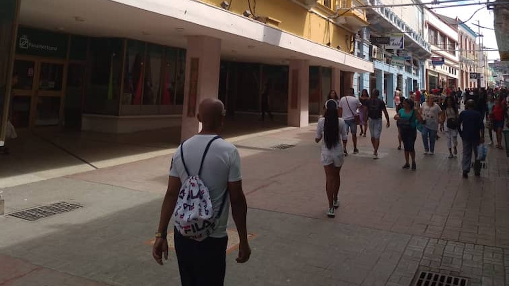 santiago-de-cuba-ya-tiene-tienda-en-dolares…-desabastecida-y-mas-cara