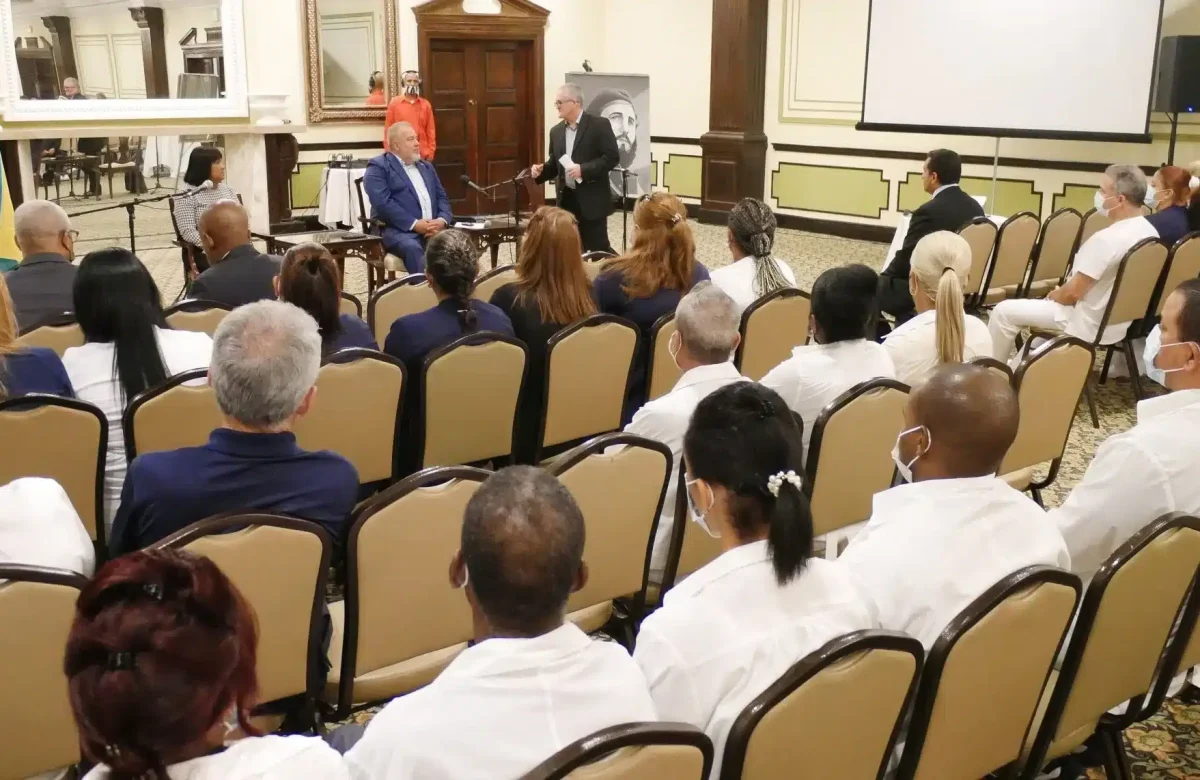 bahamas-paga-mas-de-10-millones-de-dolares-anuales-al-regimen-por-«cooperacion-sanitaria»