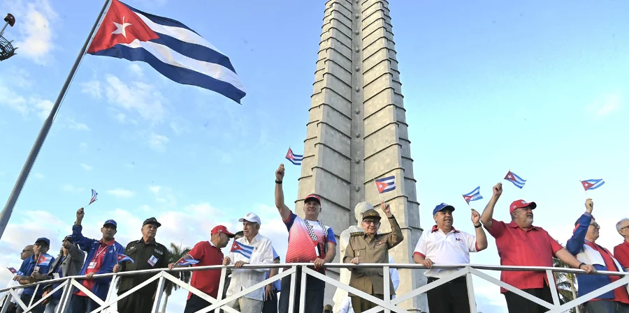 Una multitud de «participativos» y «entusiastas»