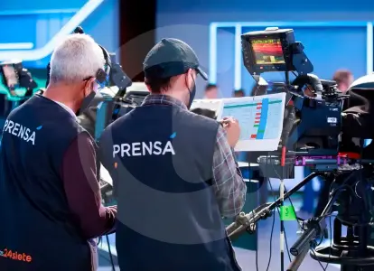Encuesta de la Flip | Precariedad y agotamiento: realidad del periodismo en Colombia