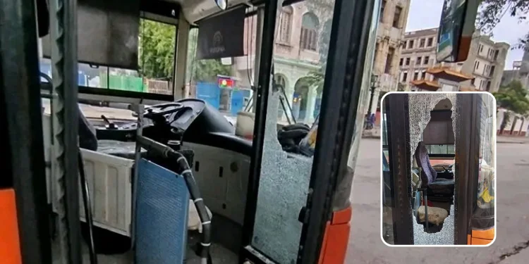 Fiscalía impone prisión provisional para agresores de ómnibus en La Habana