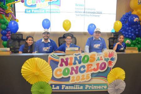 Niños le cantaron la tabla a políticos de Envigado por el PAE