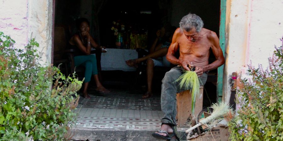El invento o cómo no morirse hambre en Cuba