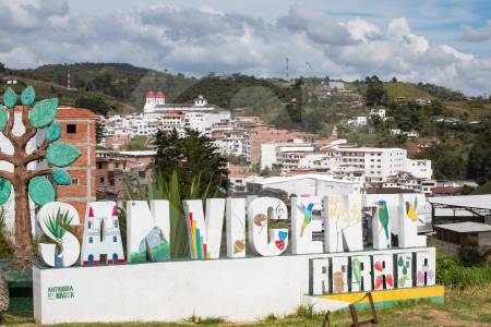 En un relleno sanitario del Oriente antioqueño dejaron el cadáver de un joven atacado a bala