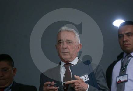 Uribe pide investigar participación de las Farc en el proceso judicial en su contra