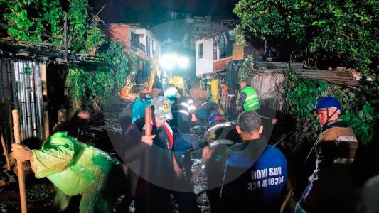 Grave emergencia en Sabaneta por las lluvias: confirman cinco muertos y buscan dos personas más