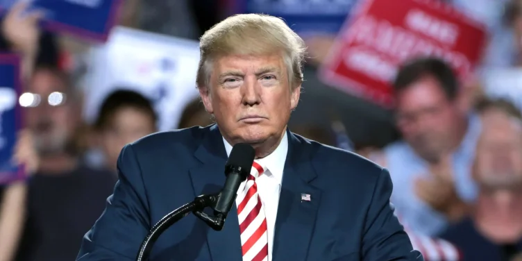 Trump pide a la Corte Suprema retirar protección legal a más de 500.000 migrantes
