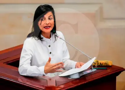 irene-velez-no-renuncio-a-consulado-en-londres-y-le-dieron-$90-millones-para-viajes