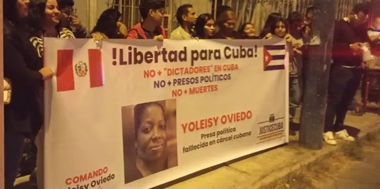 Manifestación frente a la Embajada de Cuba en Lima exige justicia para Yoleisy Oviedo