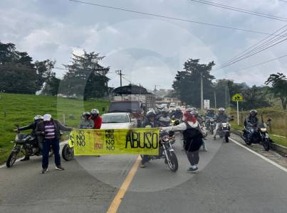Atento: Ciudadanos bloquean el peaje Pajarito en rechazo a su reubicación