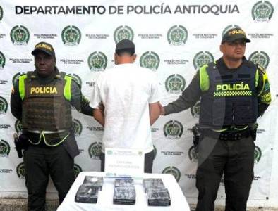 ¿Se les volvió costumbre? Capturaron a otro hombre que transportaba cocaína en un bus en Antioquia
