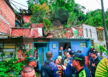 ¡Atención! Deslizamiento tapó una vivienda en La Unión, Itagüí: hay una persona muerta
