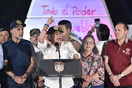 Mercados, almuerzos, buses y hasta plata movieron el evento de Gustavo Petro en Barranquilla
