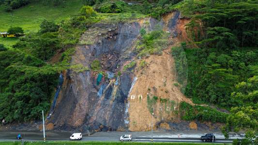Atención: habrá cierre en un carril de la Variante de Caldas por obras de mitigación en el talud