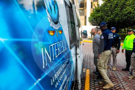 Extraditaron a 13 colombianos requeridos en EE. UU., entre ellos hay exmiembros de la Armada