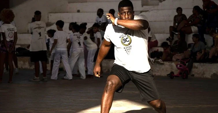 “Tengo el corazón dividido”: Marlon Torriente y su lucha por la capoeira entre Cuba y Europa