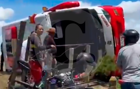 un-bus-se-volco-en-la-via-a-la-costa-atlantica-y-dejo-seis-pasajeros-heridos