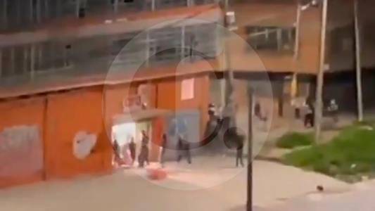 Saqueo a supermercado y asonada: así termina el paro nacional en Bogotá