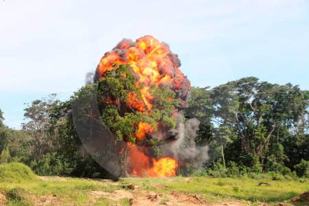 Mineros en el Bajo Cauca señalan al gobierno Petro de incumplir acuerdos y quemar maquinaria