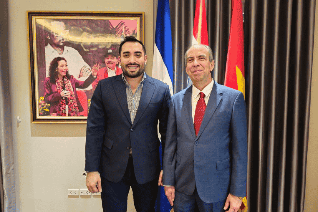 Régimen entrega octava embajada a expresidente de UNEN