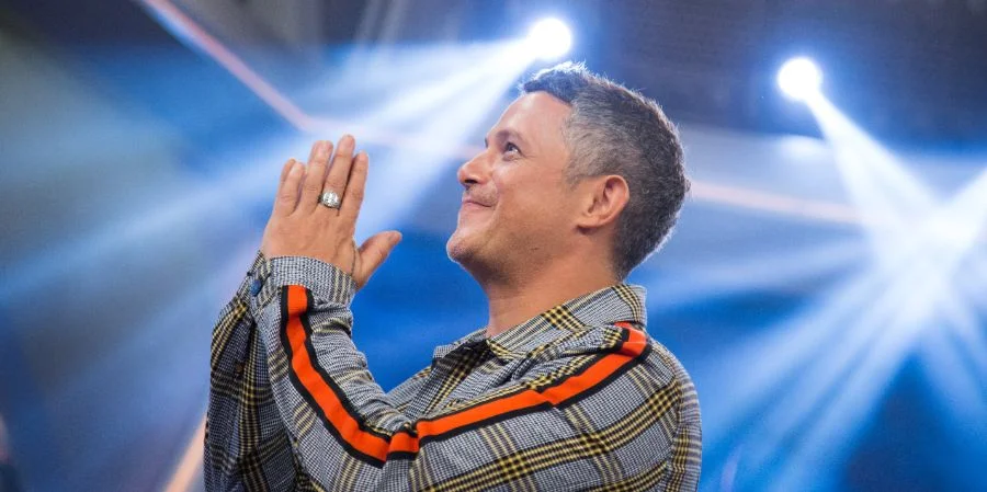 Alejandro Sanz respalda a los jóvenes universitarios que protestan contra ETECSA