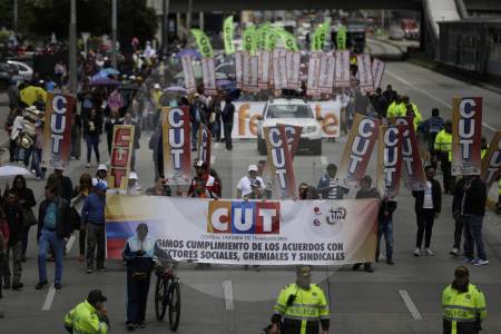 Pese a la tensión nacional por atentado contra Miguel Uribe, centrales obreras saldrán a marchar