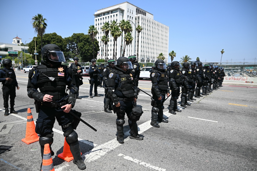 EEUU desplegará a 700 militares de los Marines en Los Ángeles – Nicaragua Investiga