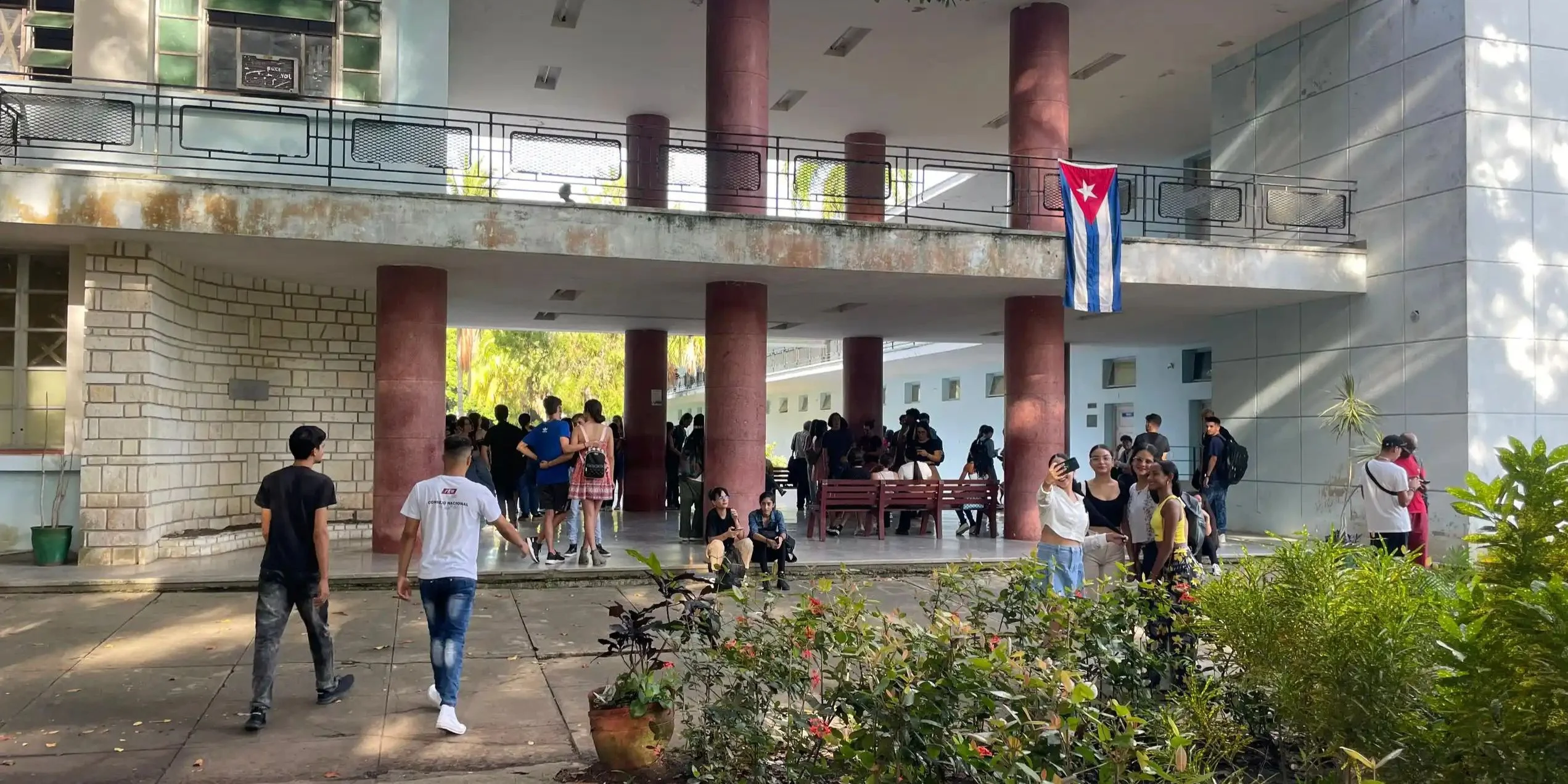 Egresados de la UCLV denuncian represión contra estudiantes que cuestionan a ETECSA