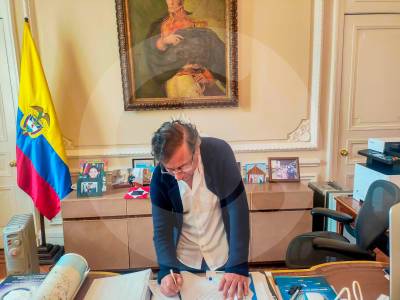 atencion:-petro-convoca-la-consulta-popular-por-decreto-con-chantaje-al-congreso-para-derogarla