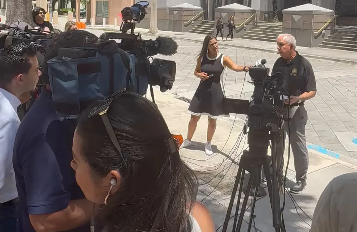 congresista-carlos-gimenez-niega-abusos-en-centro-de-detencion-de-migrantes-en-miami 