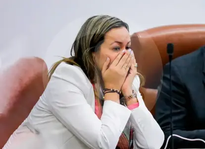 Fact check a Corcho: con falsedades, salvó de culpa al Gobierno por crisis de salud
