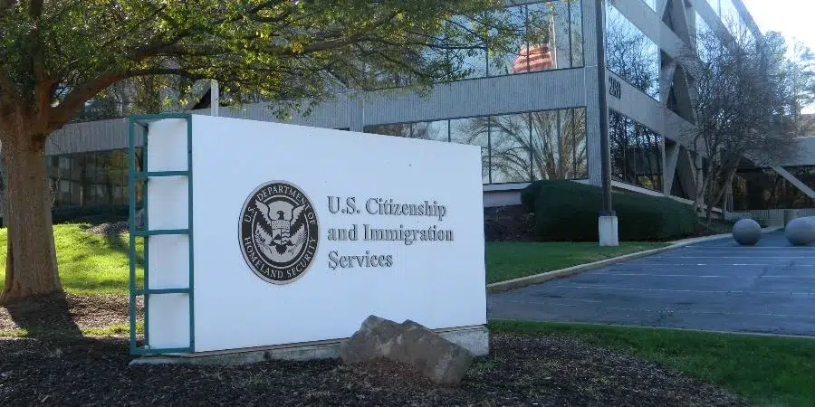 USCIS emite más de 26.700 órdenes de deportación de EE.UU.