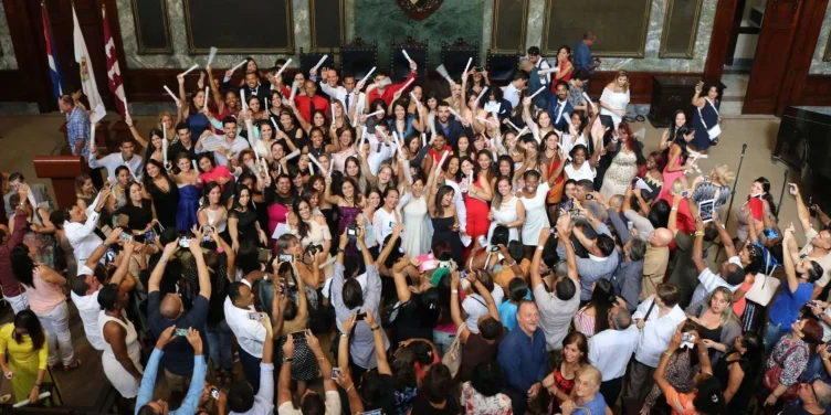 Más chivatos y más «petroleros»: la solución del régimen a los reclamos estudiantiles