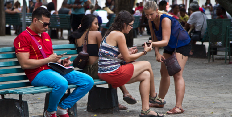 Ahora recargar saldo también puede ser delito en Cuba