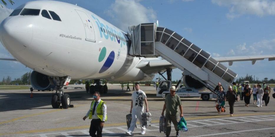 Aerolínea Iberojet reinaugura vuelos directos entre Santa Clara y Madrid