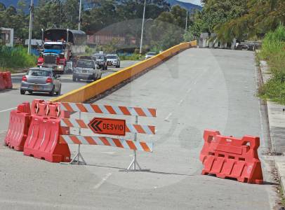 ¿A punto de destrabarse puente inconcluso en vía al aeropuerto José María Córdova?