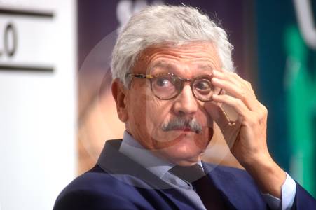 “Colombia salva a D’Alema: hay corrupción, pero se archiva”