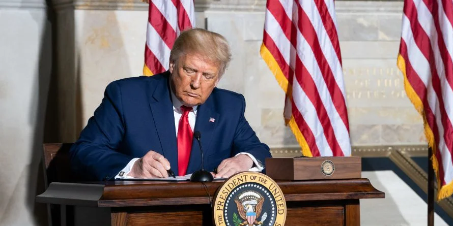 Donald Trump reinstaura política de mano dura contra el régimen cubano