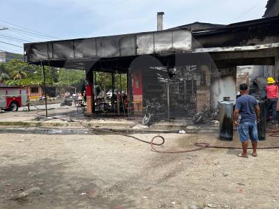 Explosión en Turbo: fuego arrasó con local de pollos y provocó pánico en pleno centro