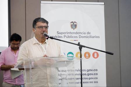 Hugo Guanumen sería nombrado en Subdirección de MinVivienda; es padre del embajador en Chile