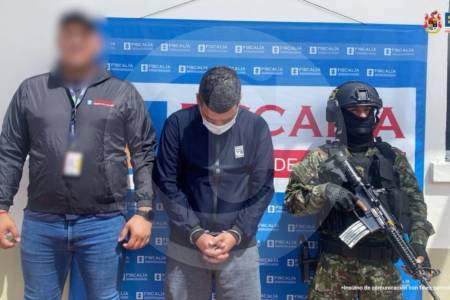 A la cárcel patrullero que habría ordenado el secuestro de una familia para robarse $500 millones