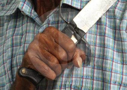 Un hombre atacó a machete a tres policías de carretera en Antioquia